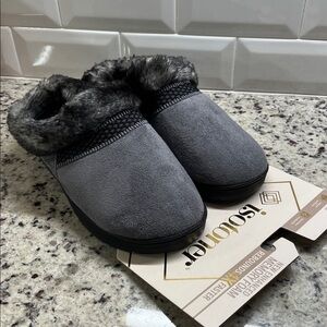 Isotoner Enhanced Memory Foam Indoor/Outdoor Slippers Size S NWT